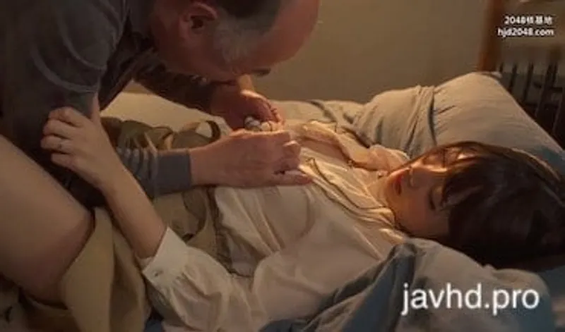 Người chồng đi vắng cô vợ bị lão già gần nhà hiếp suzu harumiya